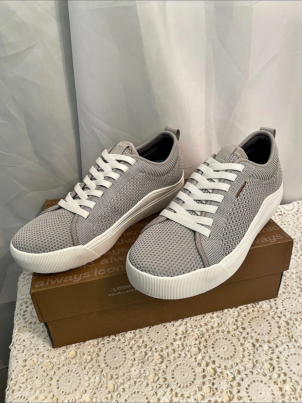 Dr. Scholl's Time Off Knit Sneakers Gray & White US 9.5 M
